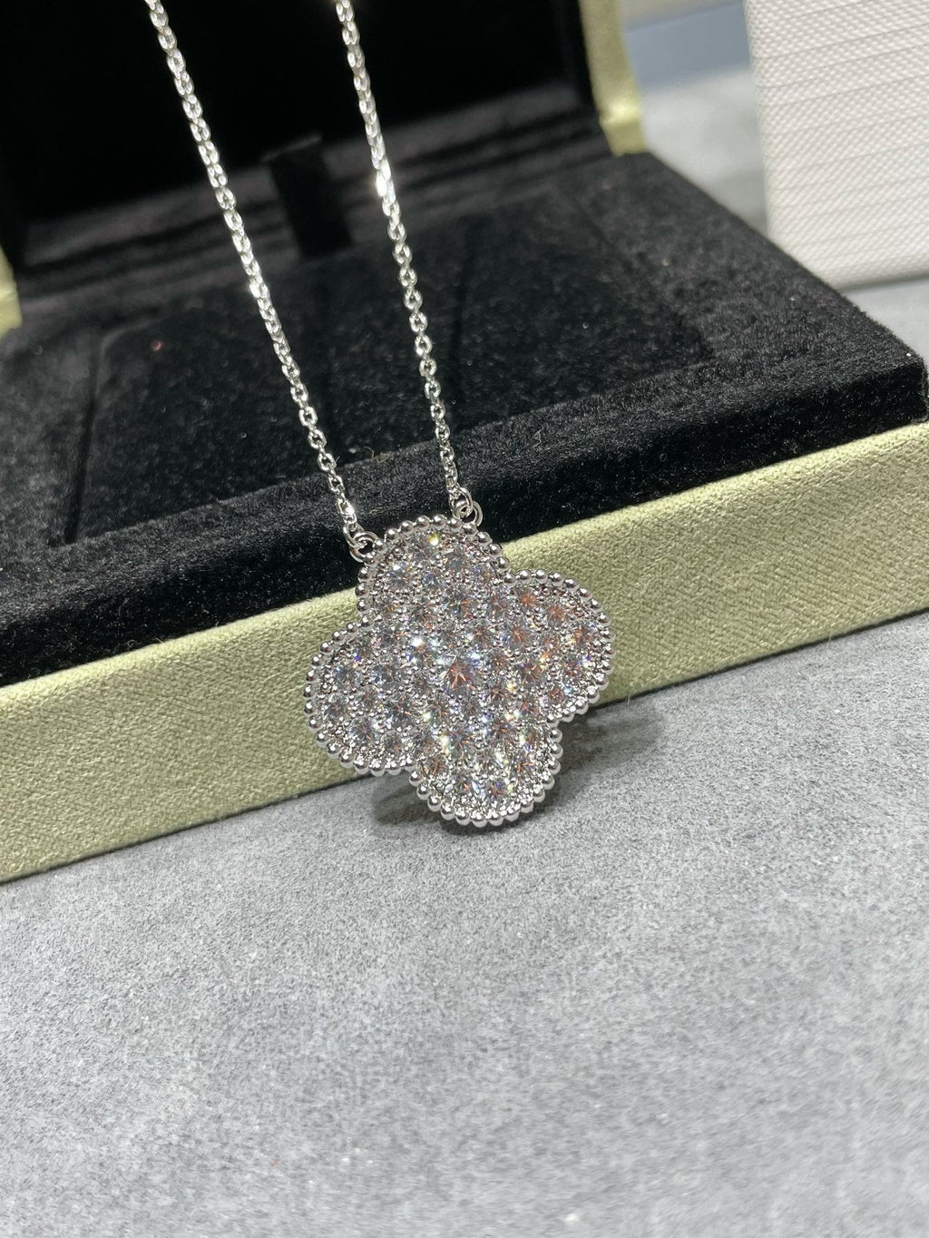 [Marin]CLOVER 25MM LARGE PENDANT DIAMOND PAVED SILVER NECKLACE