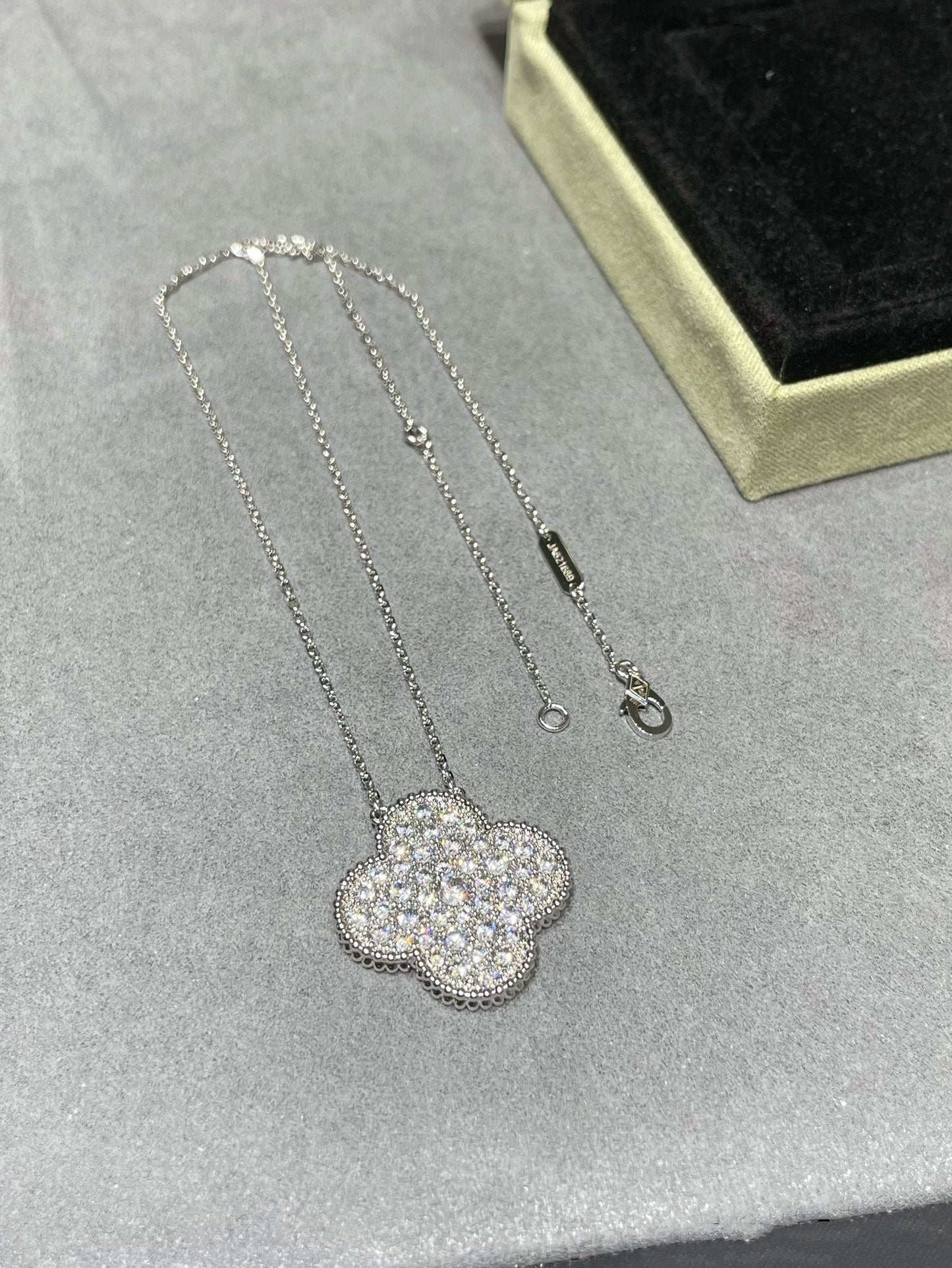[Marin-Jewelry]CLOVER 25MM LARGE PENDANT DIAMOND PAVED SILVER NECKLACE