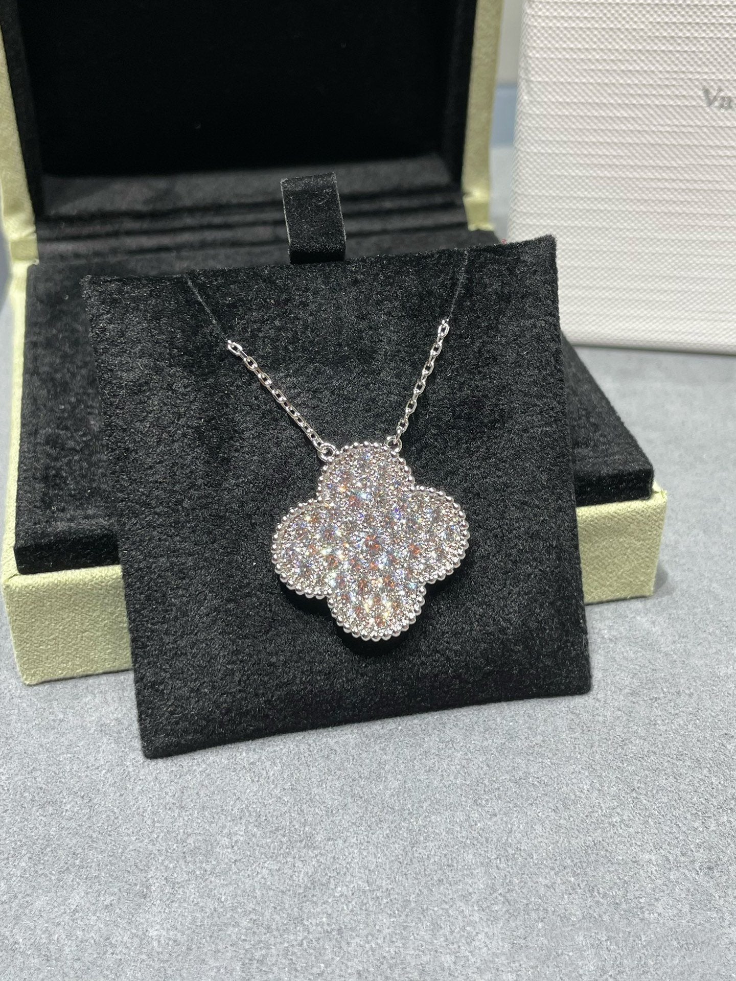 [Marin]CLOVER 25MM LARGE PENDANT DIAMOND PAVED SILVER NECKLACE