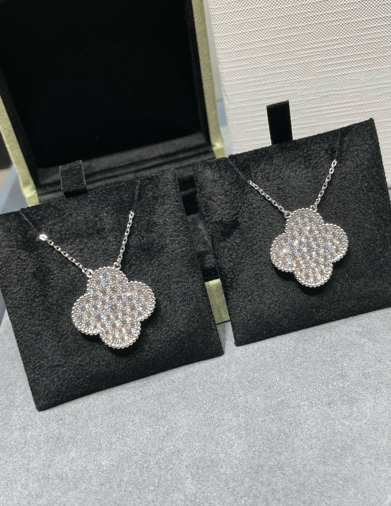 [Marin]CLOVER 25MM LARGE PENDANT DIAMOND PAVED SILVER NECKLACE