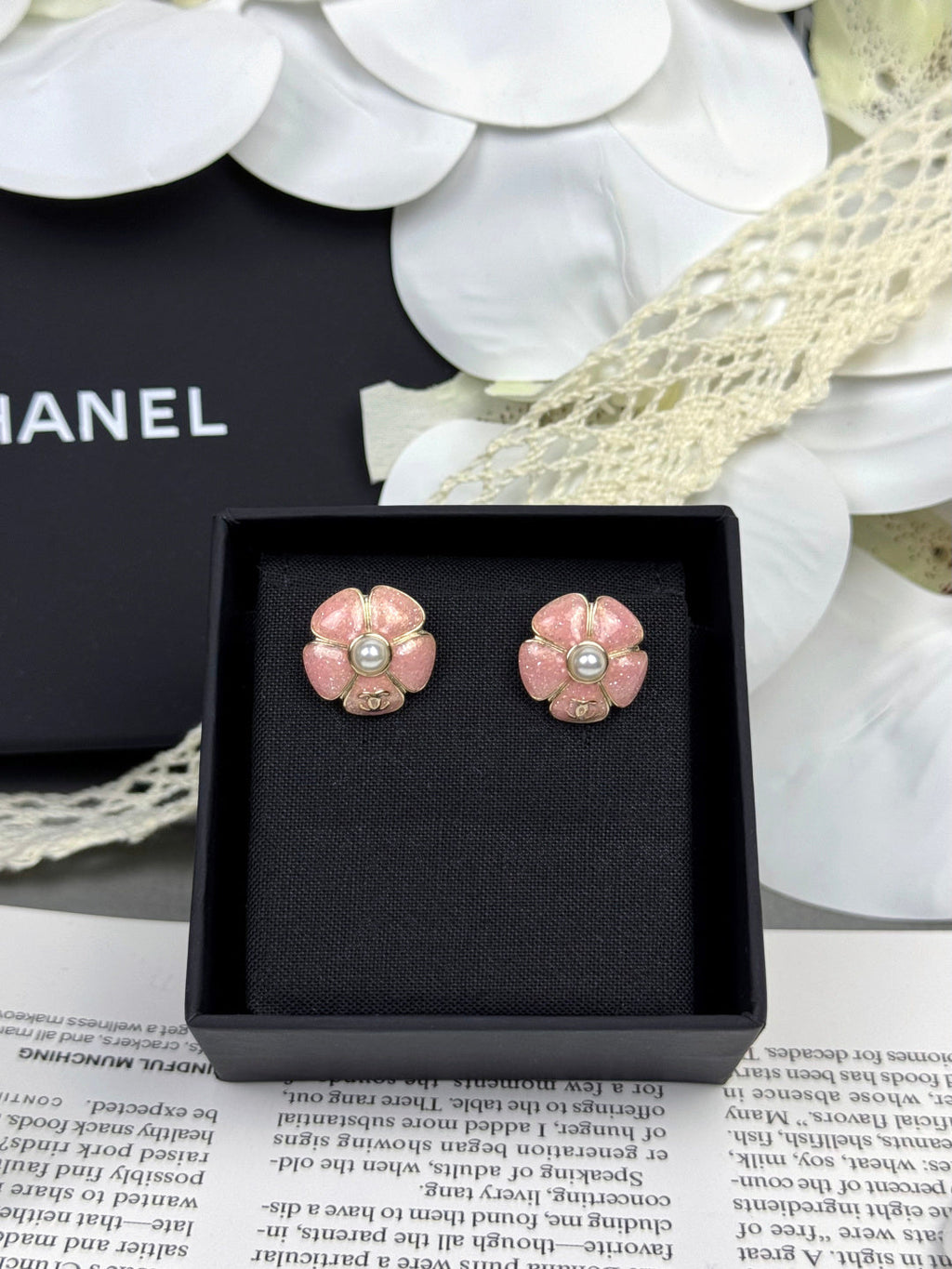 [Marin]Boucles d'oreilles clous émaillées perle Camélia rose 26C