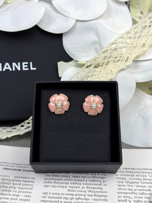 [Marin]26C Pink Camellia Pearl Enamel Stud Earrings