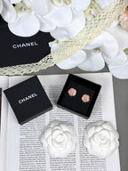 [Marin]Boucles d'oreilles clous émaillées perle Camélia rose 26C
