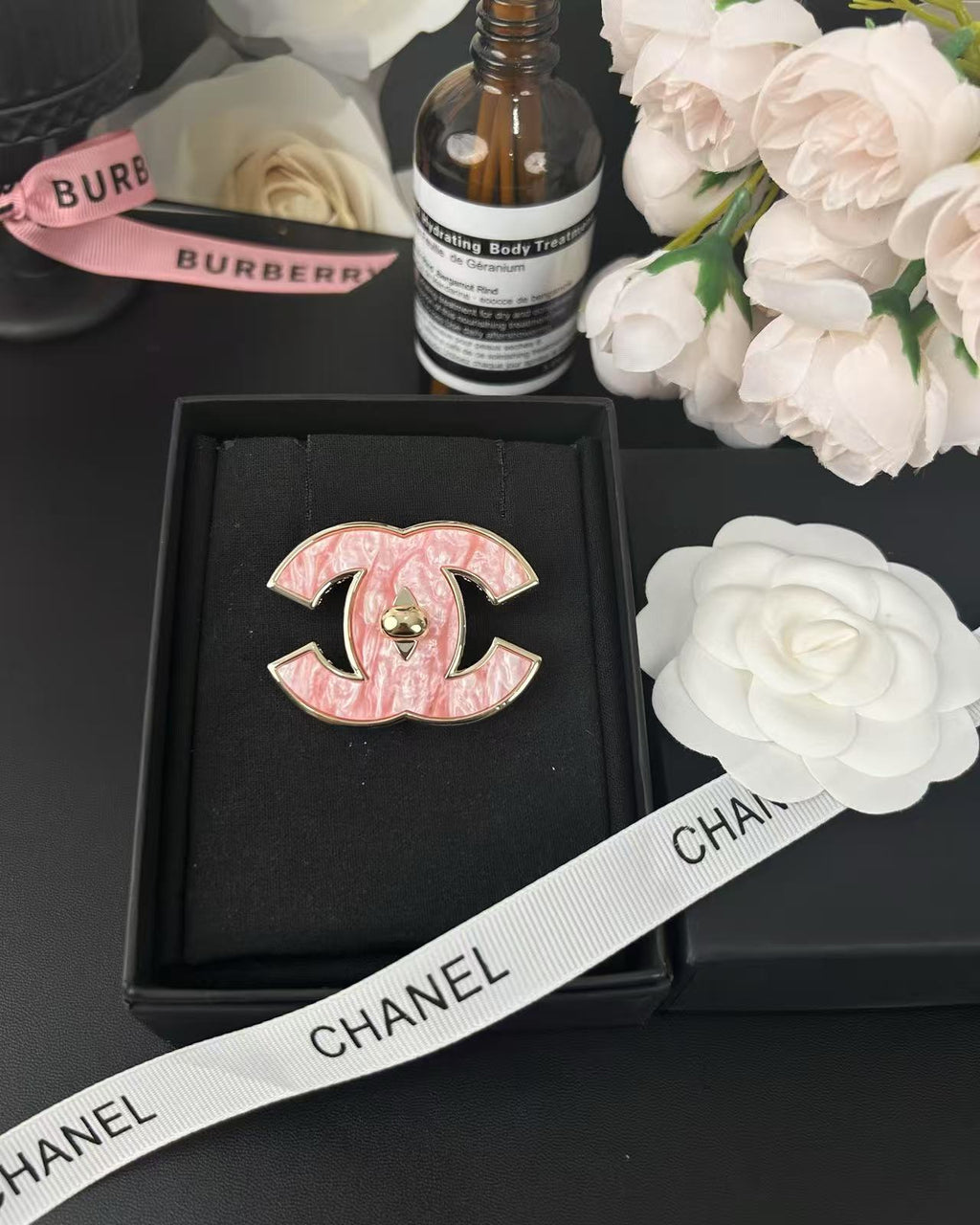 [Marin]Broche classique en résine rose 5cm