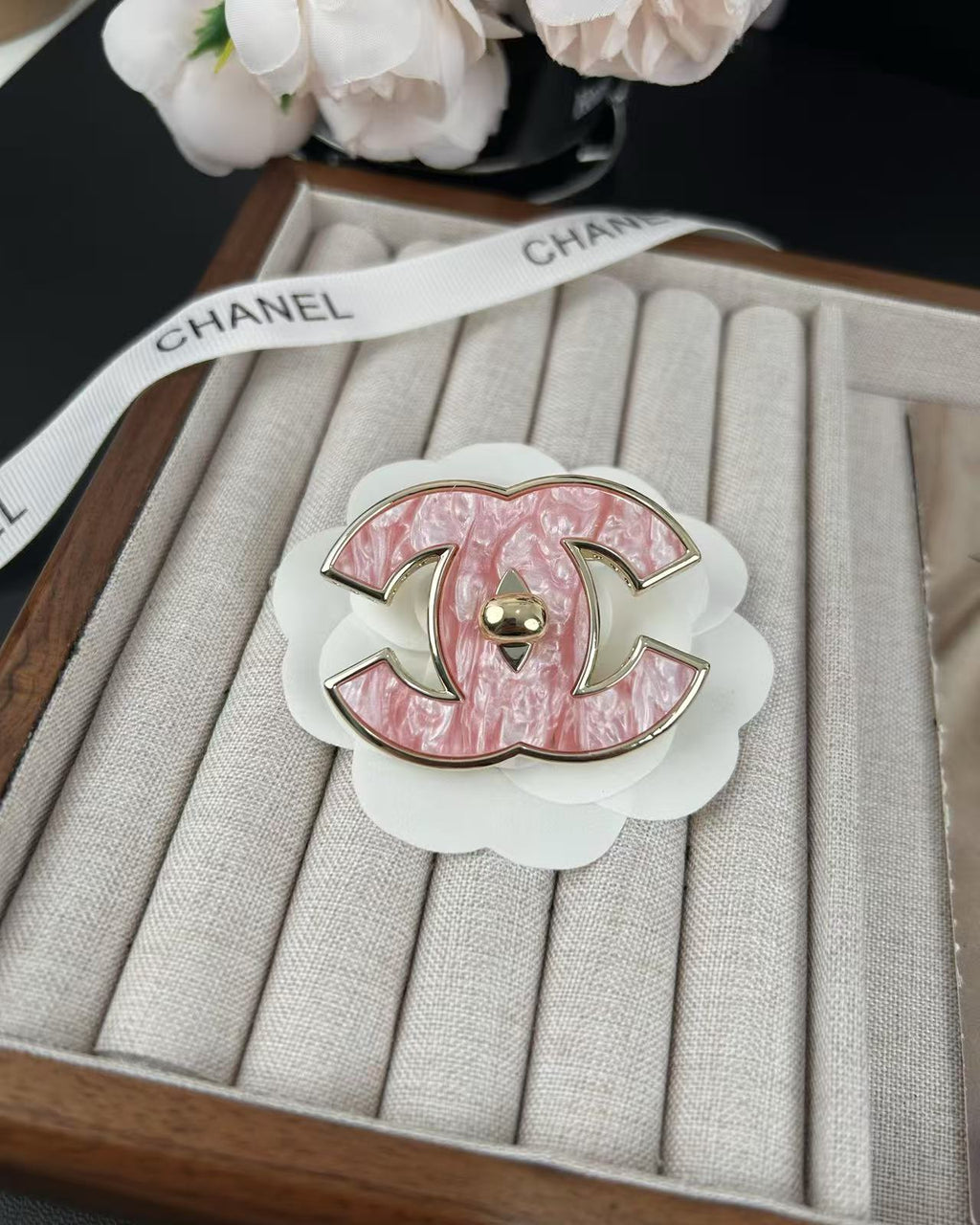 [Marin]Broche classique en résine rose 5cm