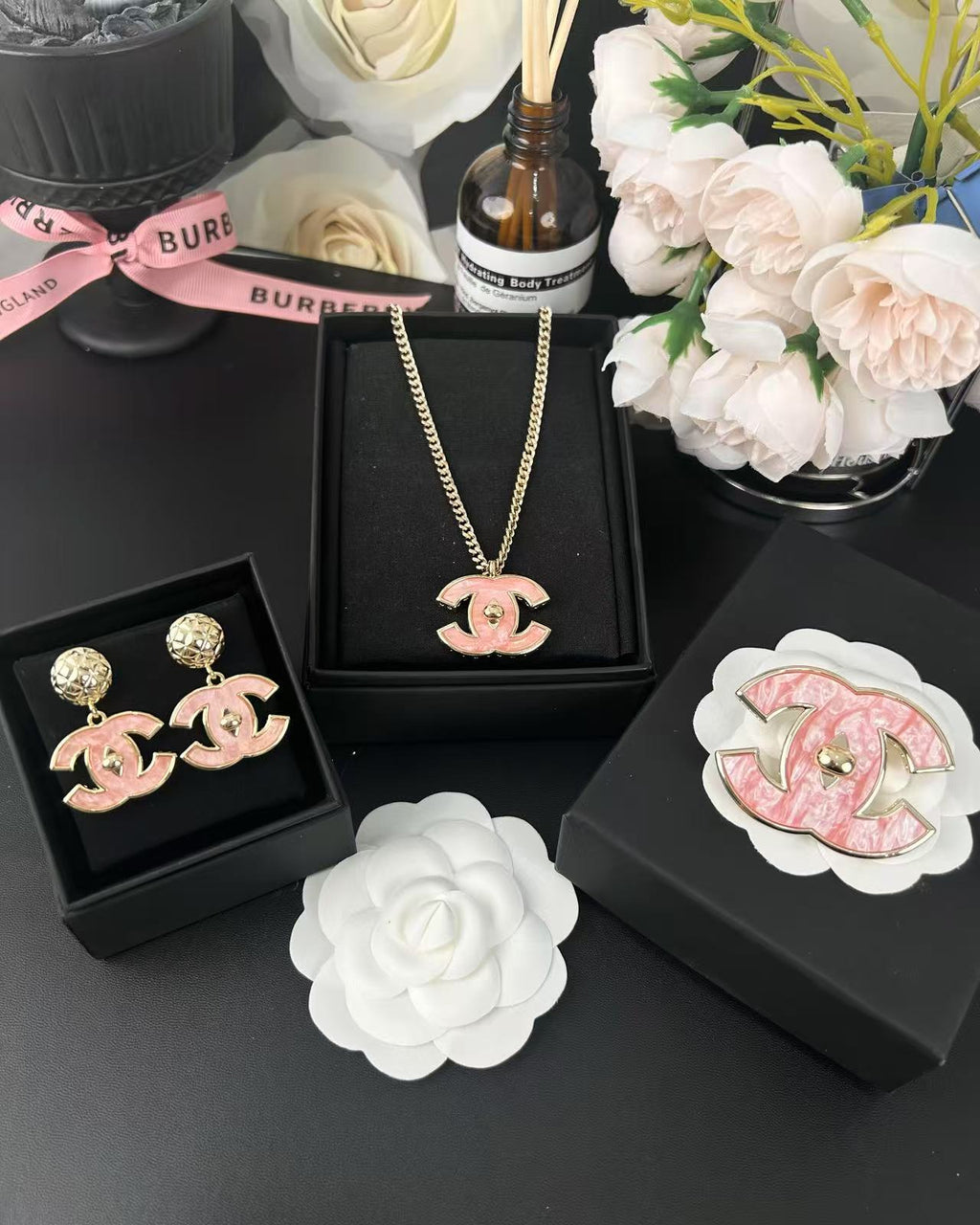 [Marin]Broche classique en résine rose 5cm