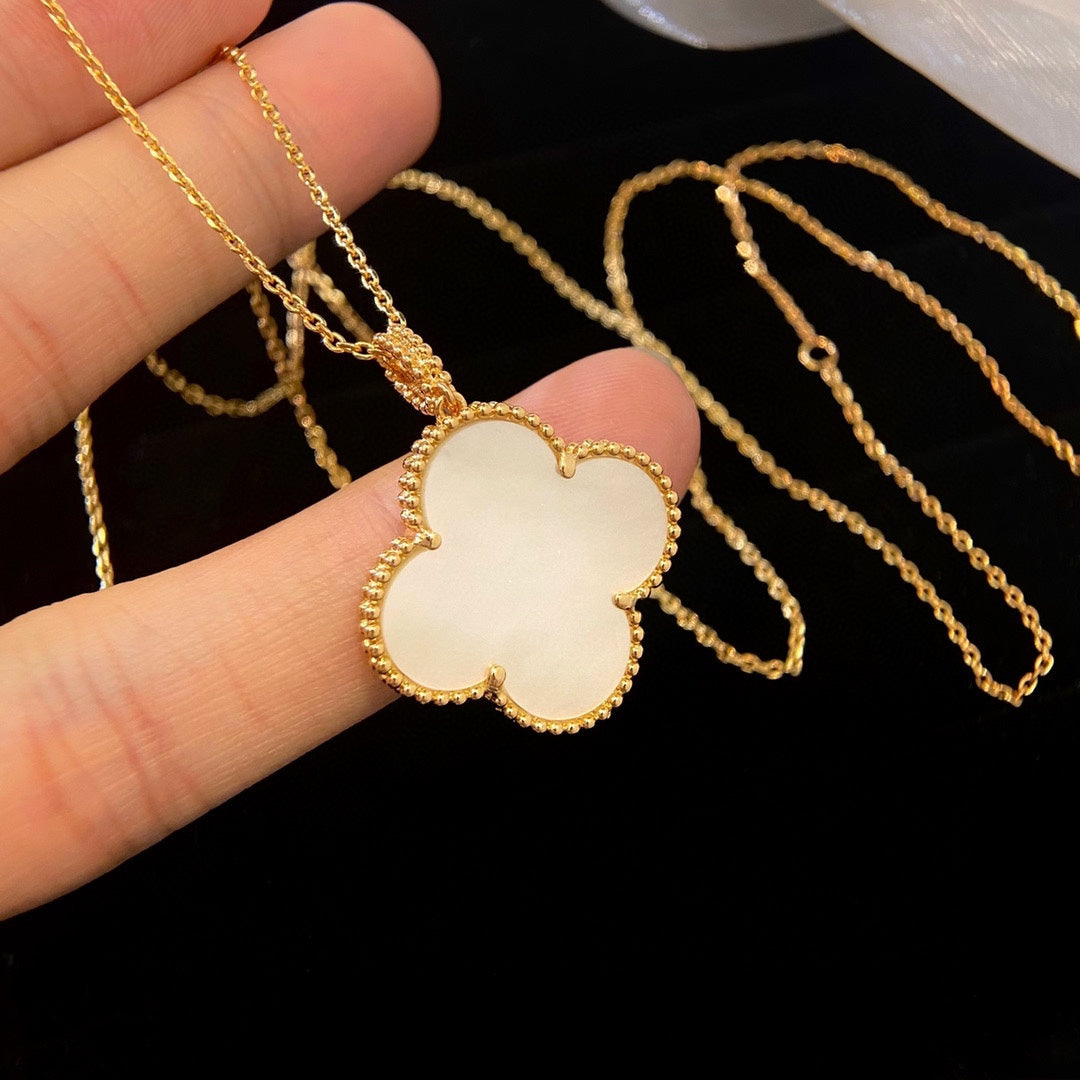 [Marin]CLOVER 25MM MOP LARGE PENDANT NECKLACE