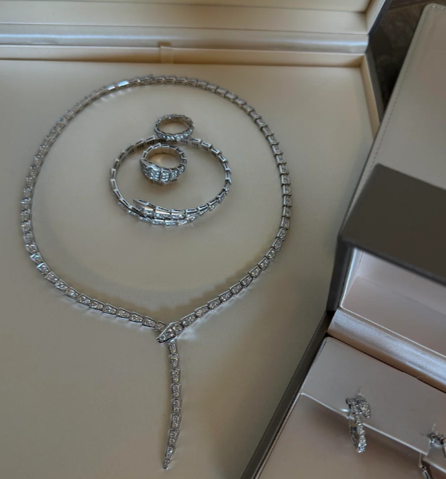 [Marin]NEW！SERPENT DIAMOND NECKLACE