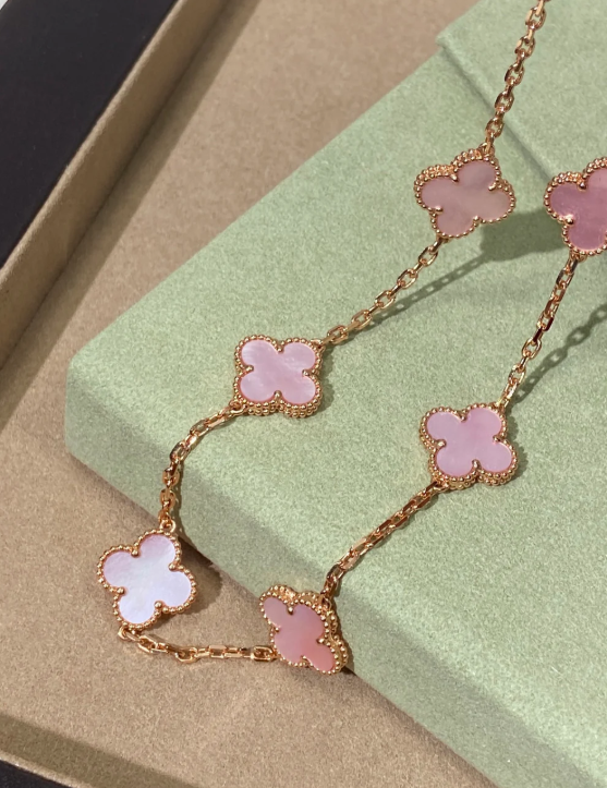 [Marin Jewellery] Pink Necklace with Ten Clover Designs