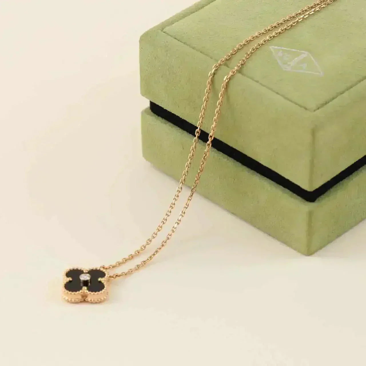 [Marin-Jewelry]CLOVER 15MM DIAMOND ONYX NECKLACE