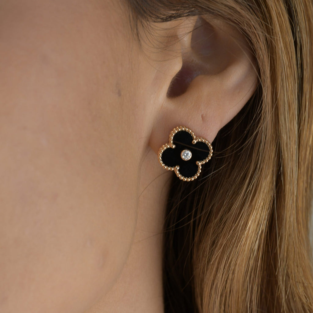 [Marin]CLOVER MEDIUM 1 MOTIFS ONYX DIAMOND EARRINGS