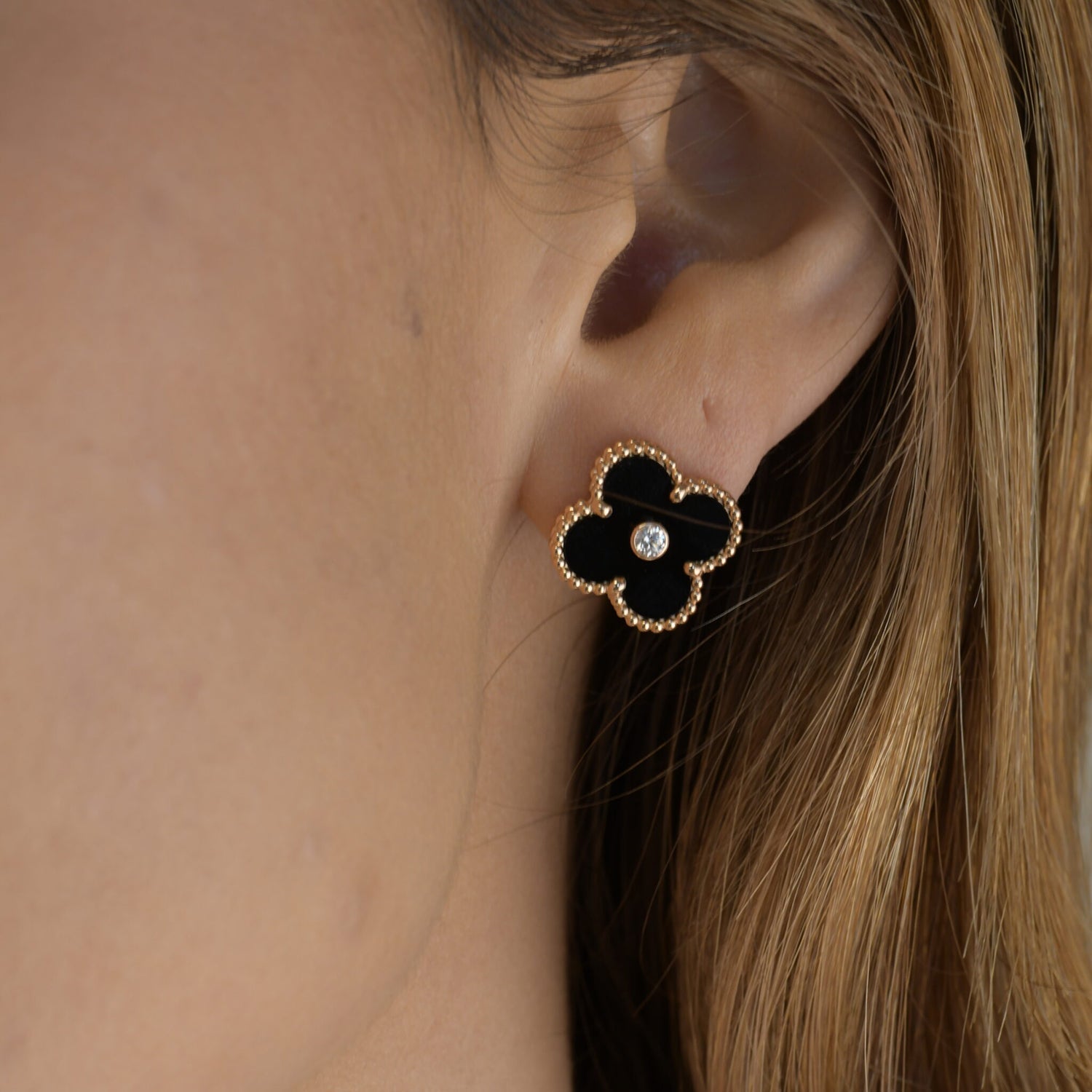 [Marin]CLOVER MEDIUM 1 MOTIFS ONYX DIAMOND EARRINGS