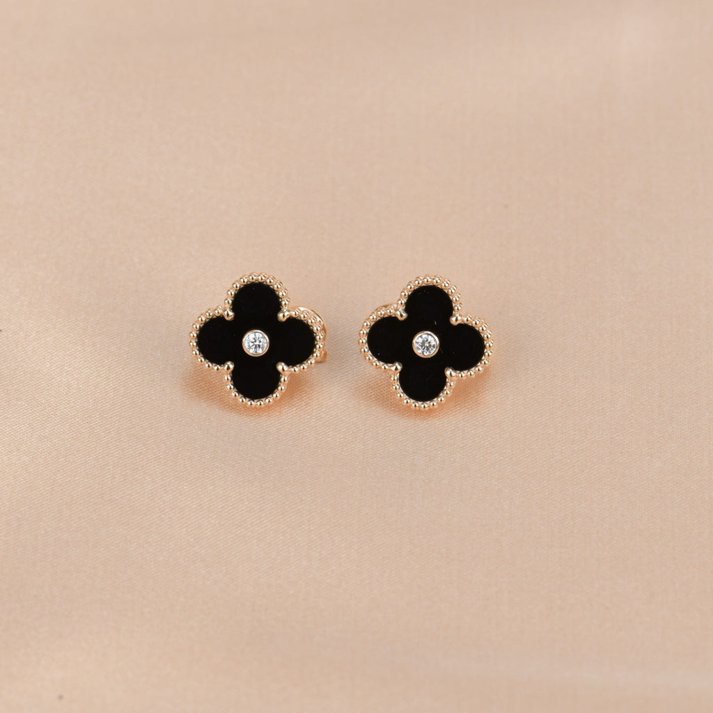 [Marin]CLOVER MEDIUM 1 MOTIFS ONYX DIAMOND EARRINGS