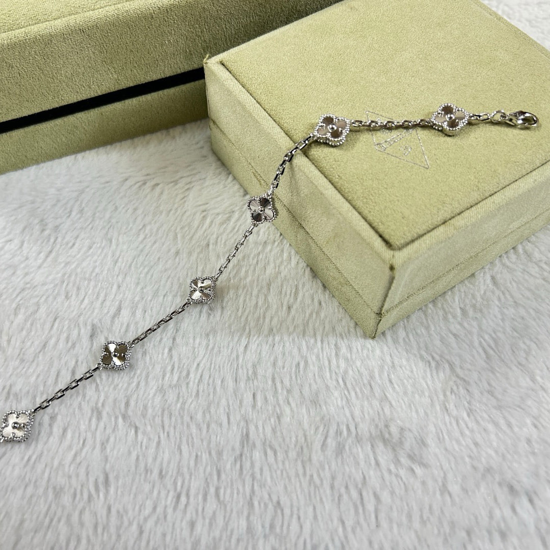 [Marin]CLOVER 6 MOTIF DIAMOND BRACELET