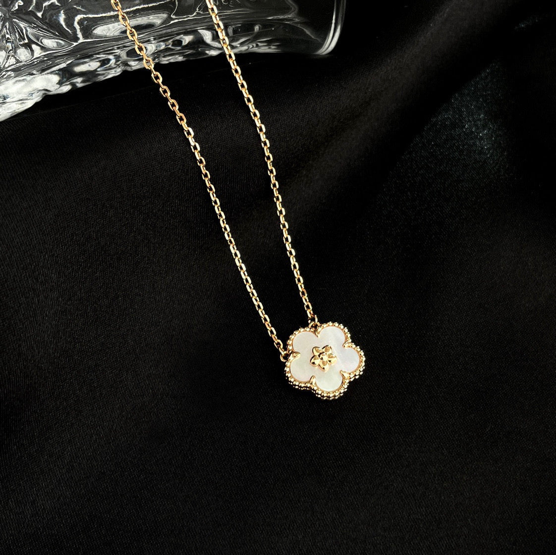 [Marin-Jewelry]LUCKY  WHITE MOP  PLUM BLOSSOM NECKLACE
