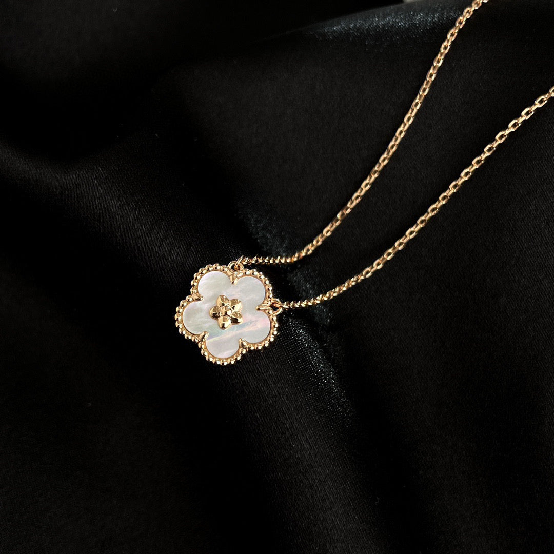 [Marin-Jewelry]LUCKY  WHITE MOP  PLUM BLOSSOM NECKLACE