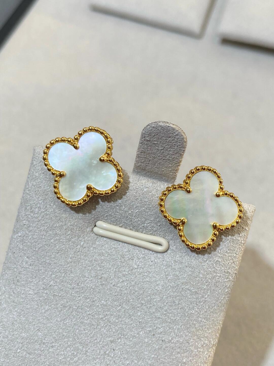 [Marin-Jewelry] CLOVER LARGE (20mm) 1 MOTIFS WHITE MOP STUD EARRINGS