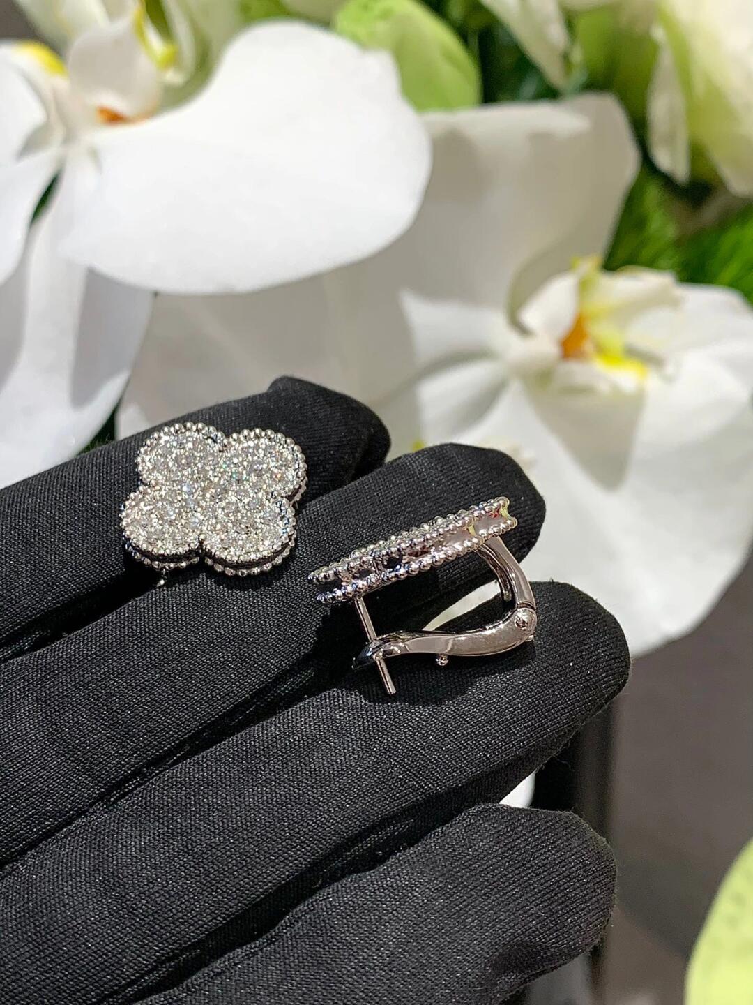 [Marin]BOUCLES D'OREILLES À CLOUS EN ARGENT CLOVER 20MM MOTIFS DIAMANT