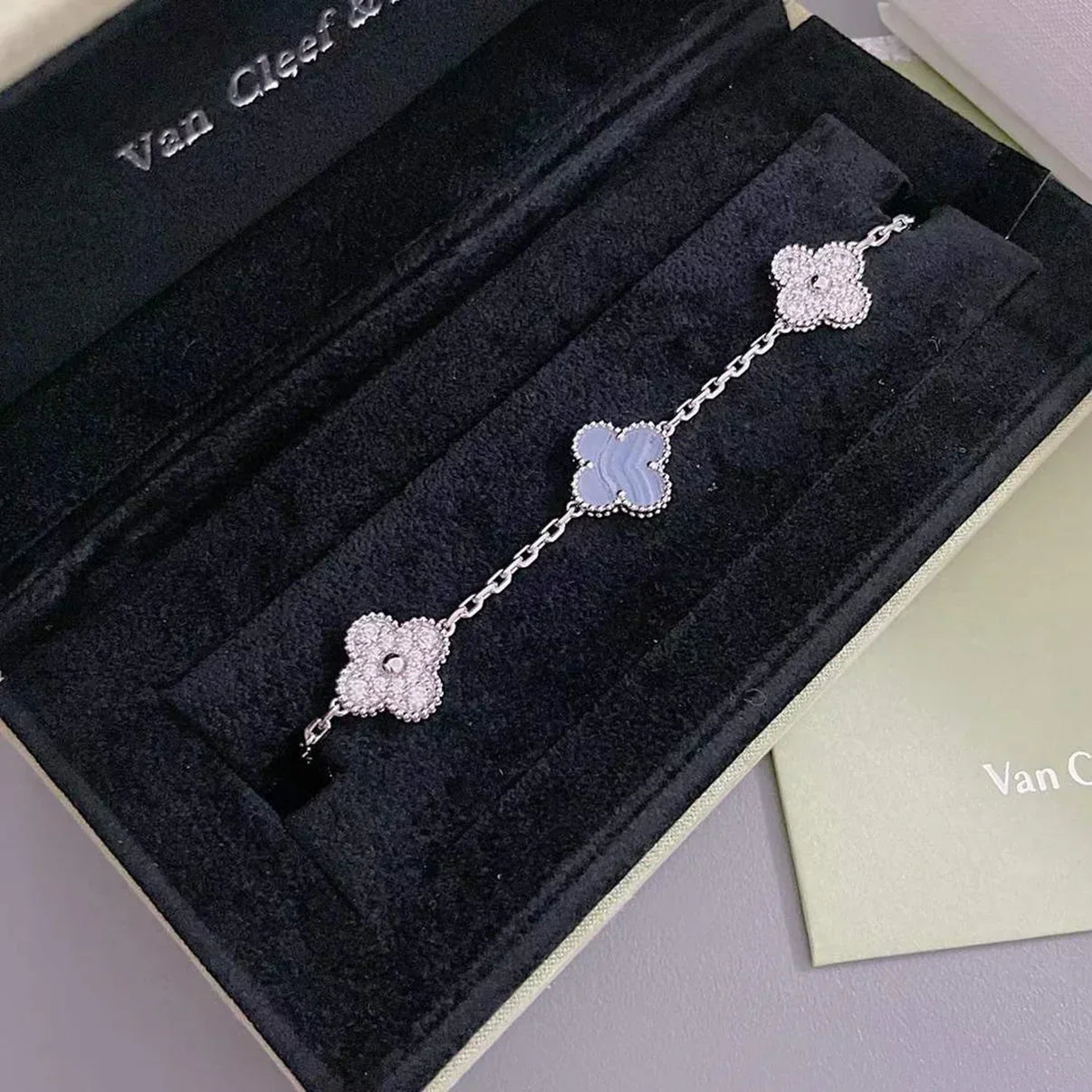 [Marin] CLOVER 5 MOTIF PURPLE CHALCEDONY BRACELET COLLECTION