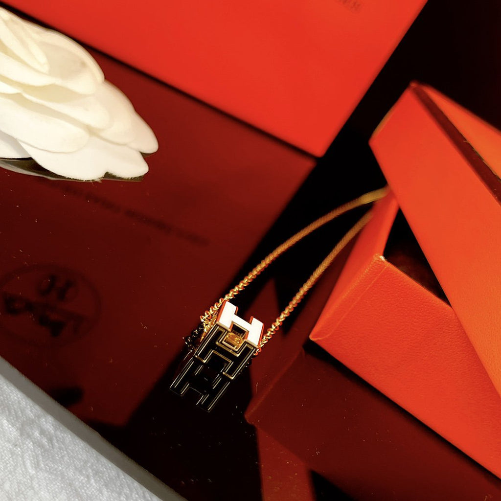 [Marin]H WHITE SQUARE GOLD NECKLACE