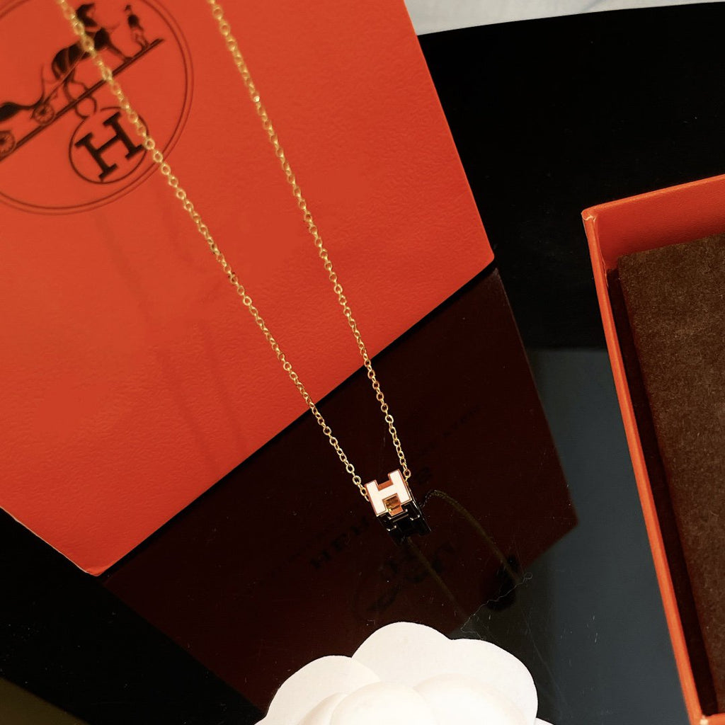 [Marin]H WHITE SQUARE GOLD NECKLACE