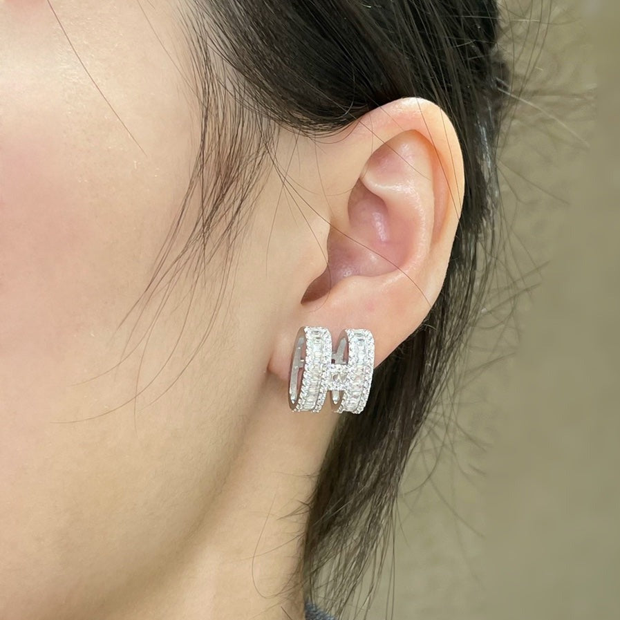 [Marin-Jewelry]H STUD EARRINGS WITH SILVER DIAMONDS