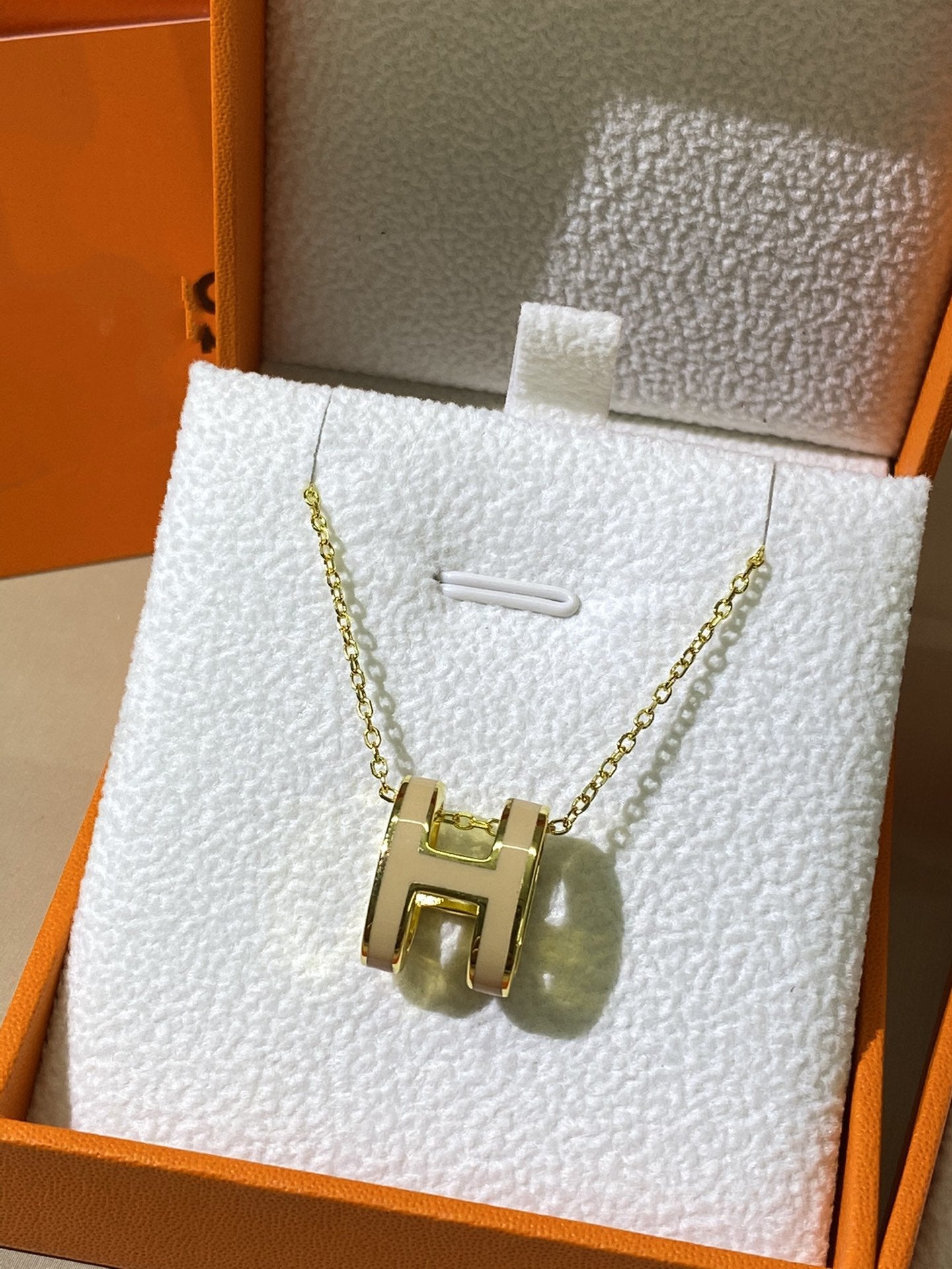 [Marin]COLLIER OR ÉMAIL JAUNE CLIC HM