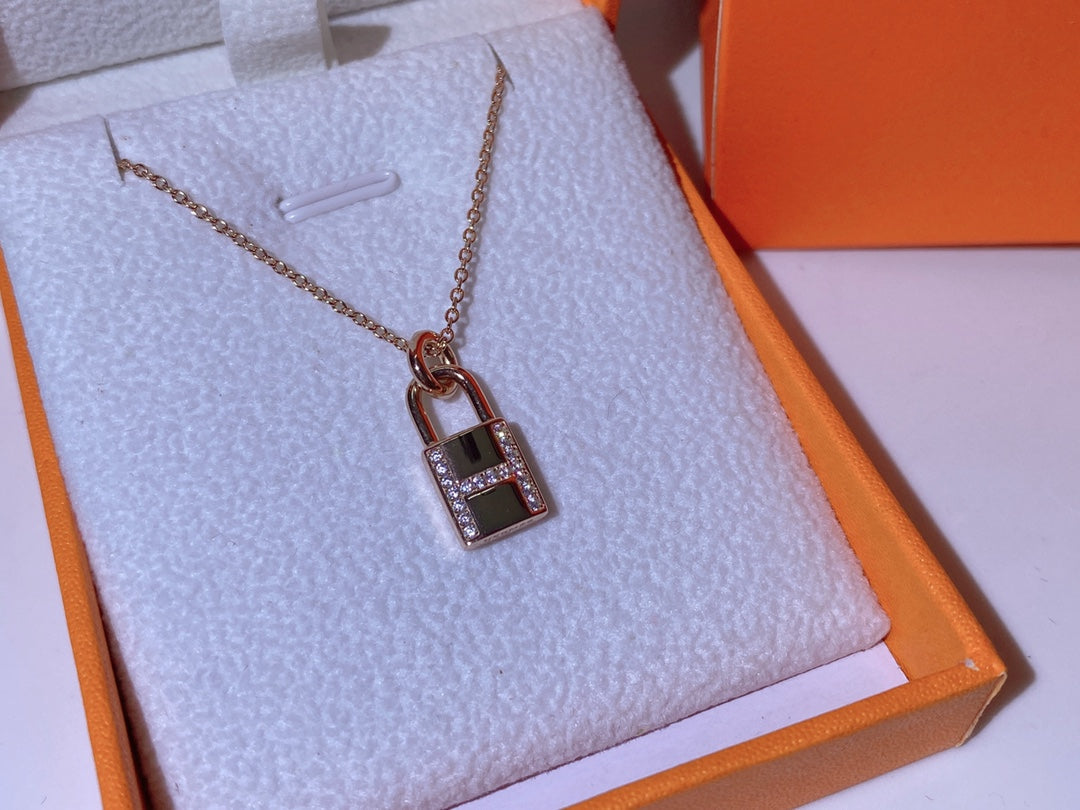 [Marin]COLLIER TÊTE DE VERROUILLAGE DE NICHE AVANCÉ HM DIAMANTS
