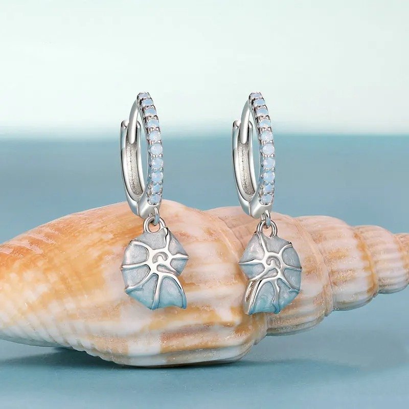 Boucles d'oreilles pendantes hypoallergéniques en forme de coquillage de conque bleue