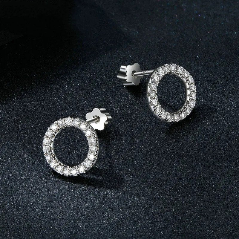 Boucles d'oreilles clous rondes Forever Clear en Moissanite