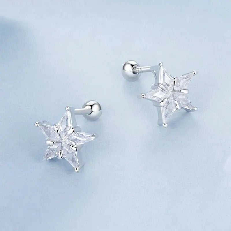 Boucles d'oreilles clous étoiles scintillantes plaquées platine avec zircone cubique