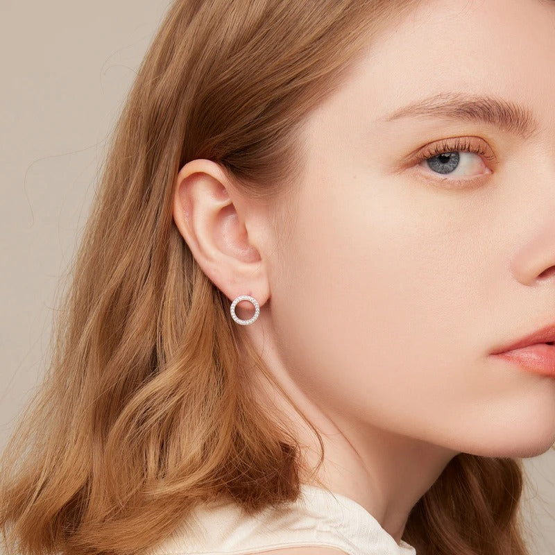 Boucles d'oreilles clous rondes Forever Clear en Moissanite