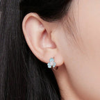 Boucles d'oreilles créoles fleurs iris émaillées bleues