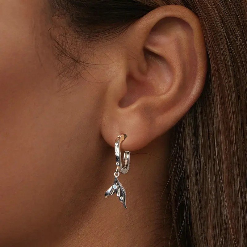 Boucles d'oreilles plaquées or délicates, hypoallergéniques, en forme de queue de poisson, cadeau SCE1744