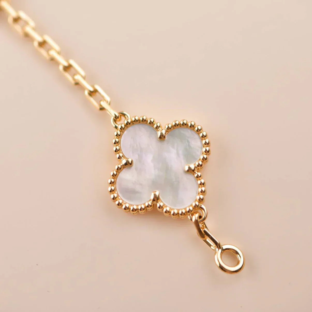 [⭐Shinejoy]CLOVER WHITE PEARL MOP 5 MOTIF BRACELET COLLECTION