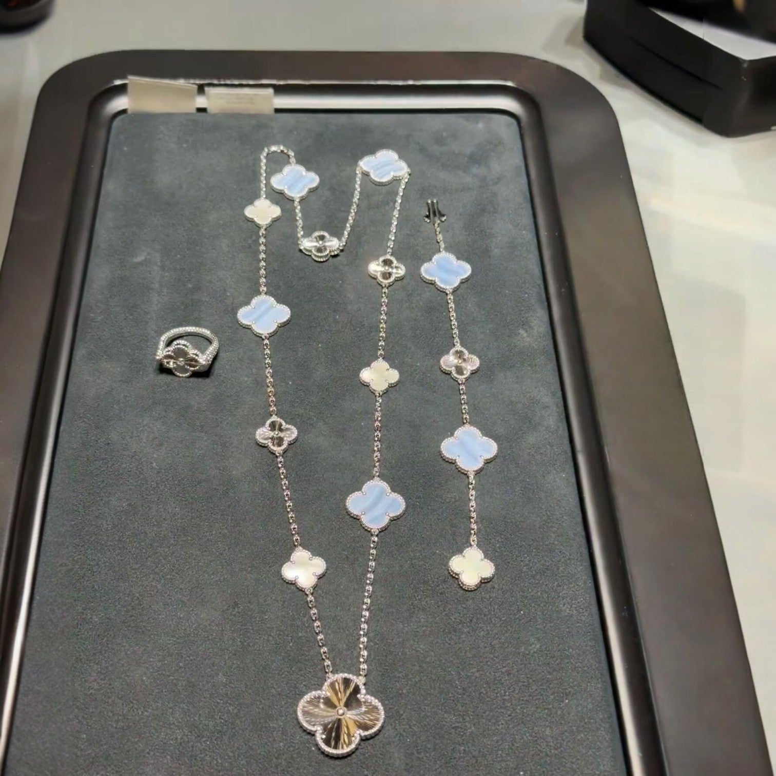 [⭐Shinejoy]DETACHABLE CLOVER 15(11+4) FLOWER SILVER NECKLACE SET