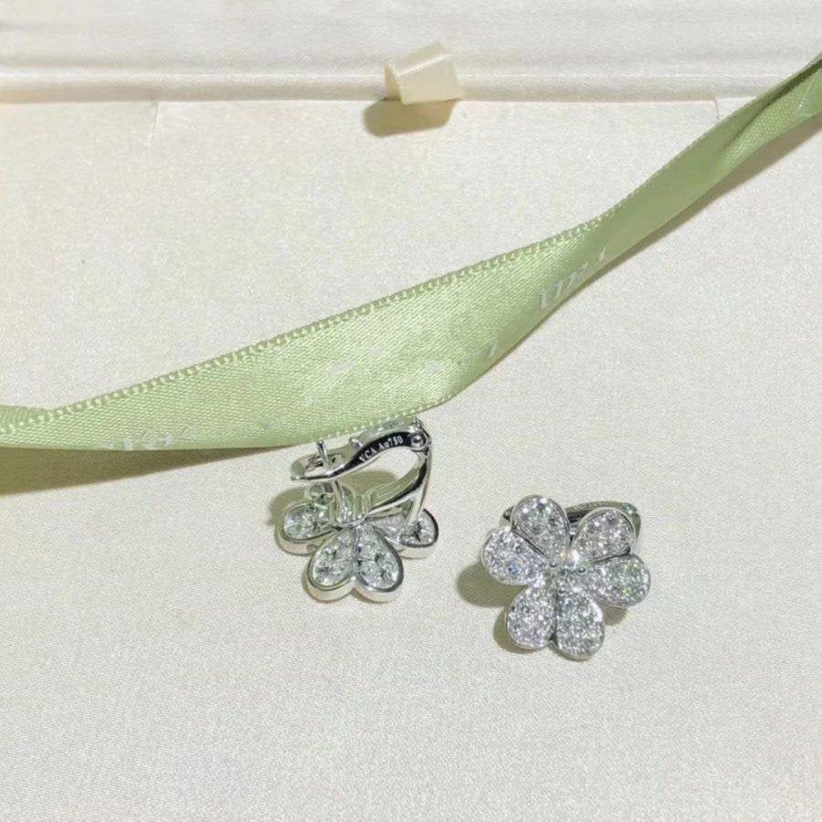 [Marin]BOUCLES D'OREILLES FRIVOLE FLEUR ARGENT ET DIAMANTS