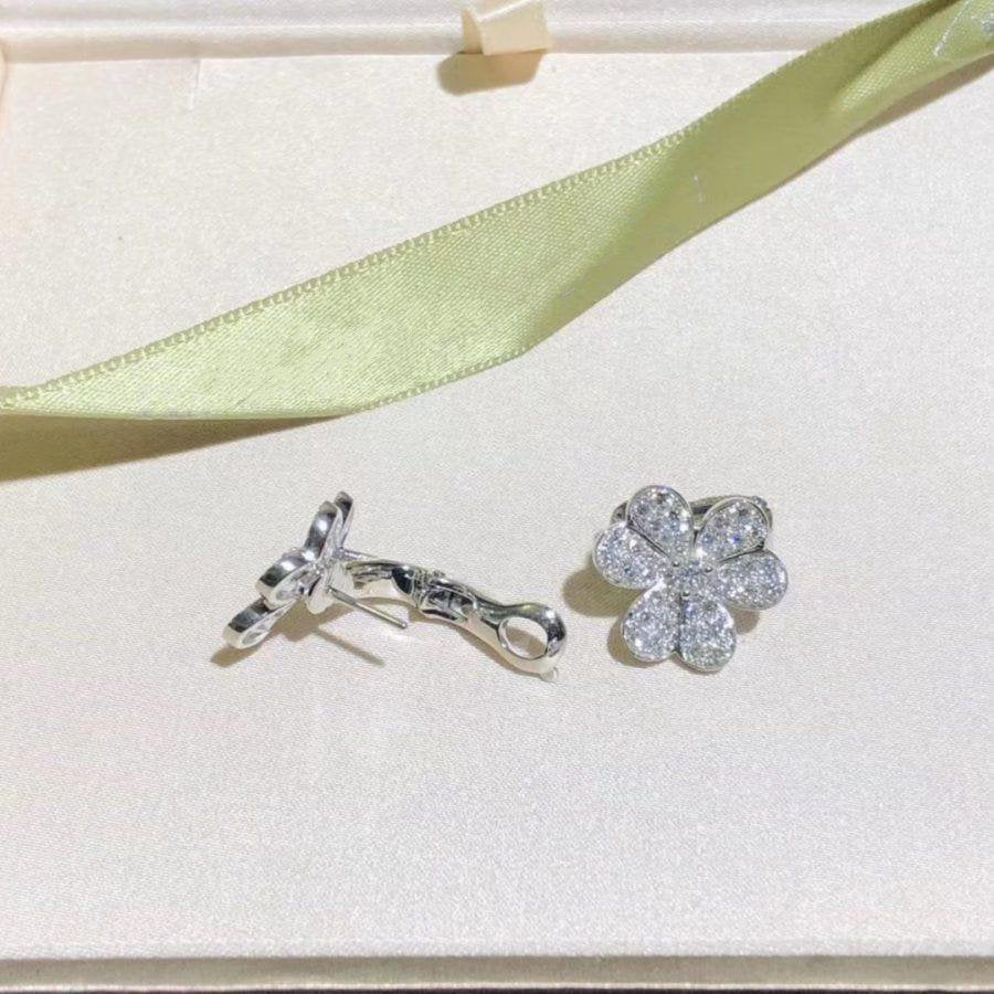 [Marin]BOUCLES D'OREILLES FRIVOLE FLEUR ARGENT ET DIAMANTS