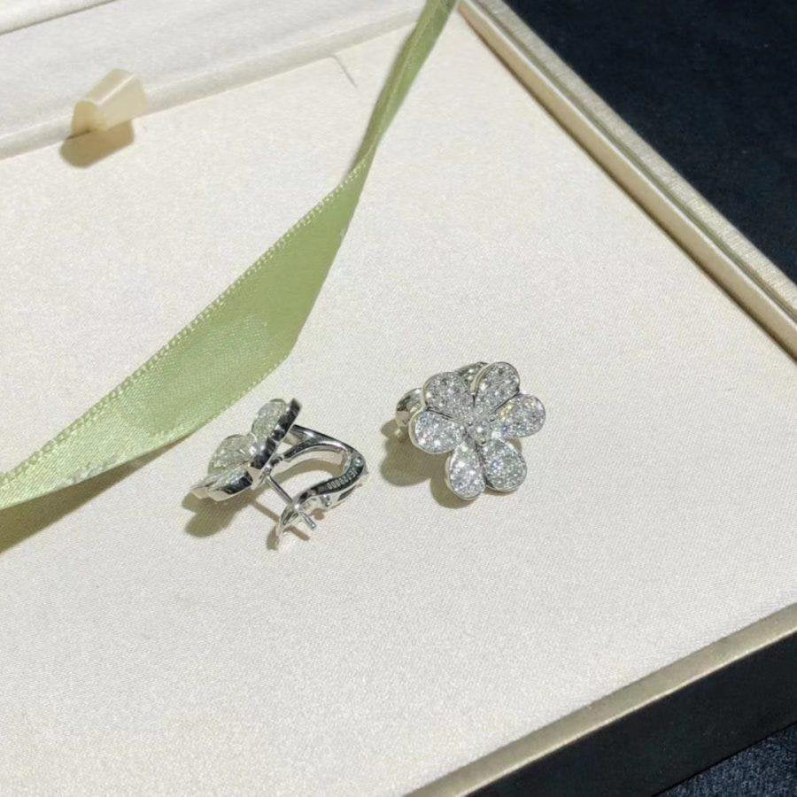 [Marin]BOUCLES D'OREILLES FRIVOLE FLEUR ARGENT ET DIAMANTS