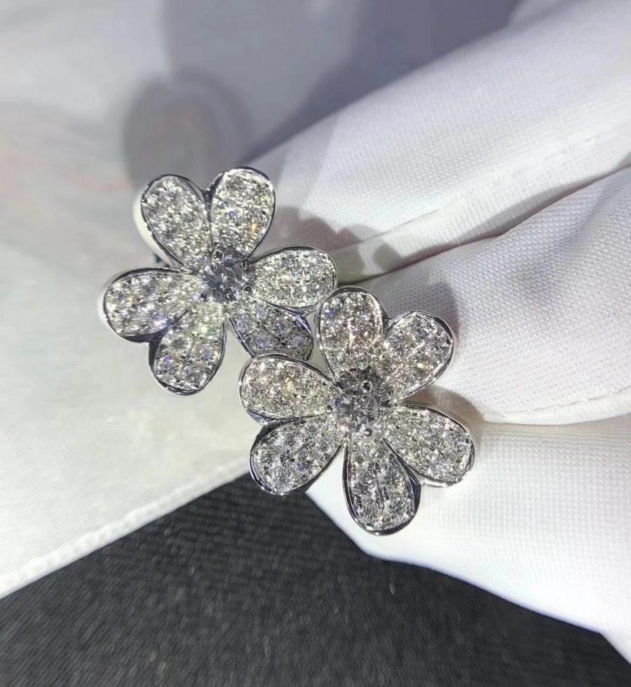 [Marin]BOUCLES D'OREILLES FRIVOLE FLEUR ARGENT ET DIAMANTS