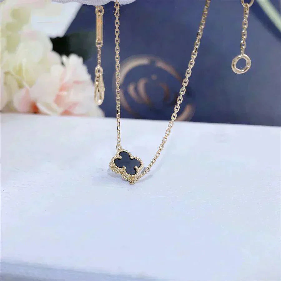 [Marin]CLOVER ONYX SINGLE FLOWER BRACELET
