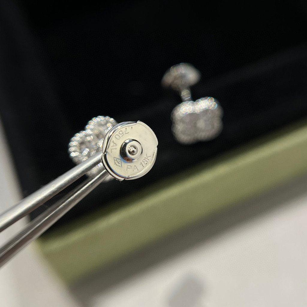 [Marin]CLOVER MINI DIAMOND STUD EARRINGS