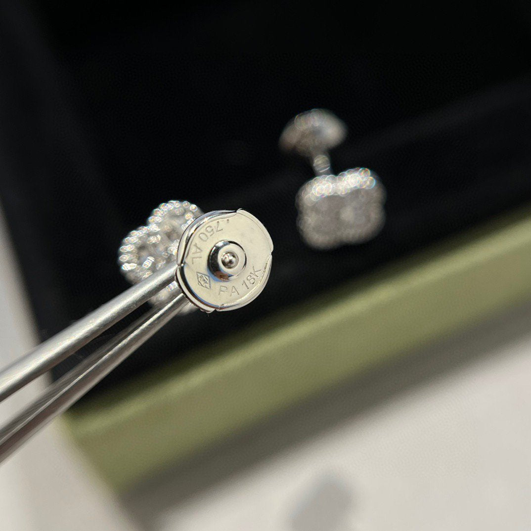 [Marin]CLOVER MINI DIAMOND STUD EARRINGS