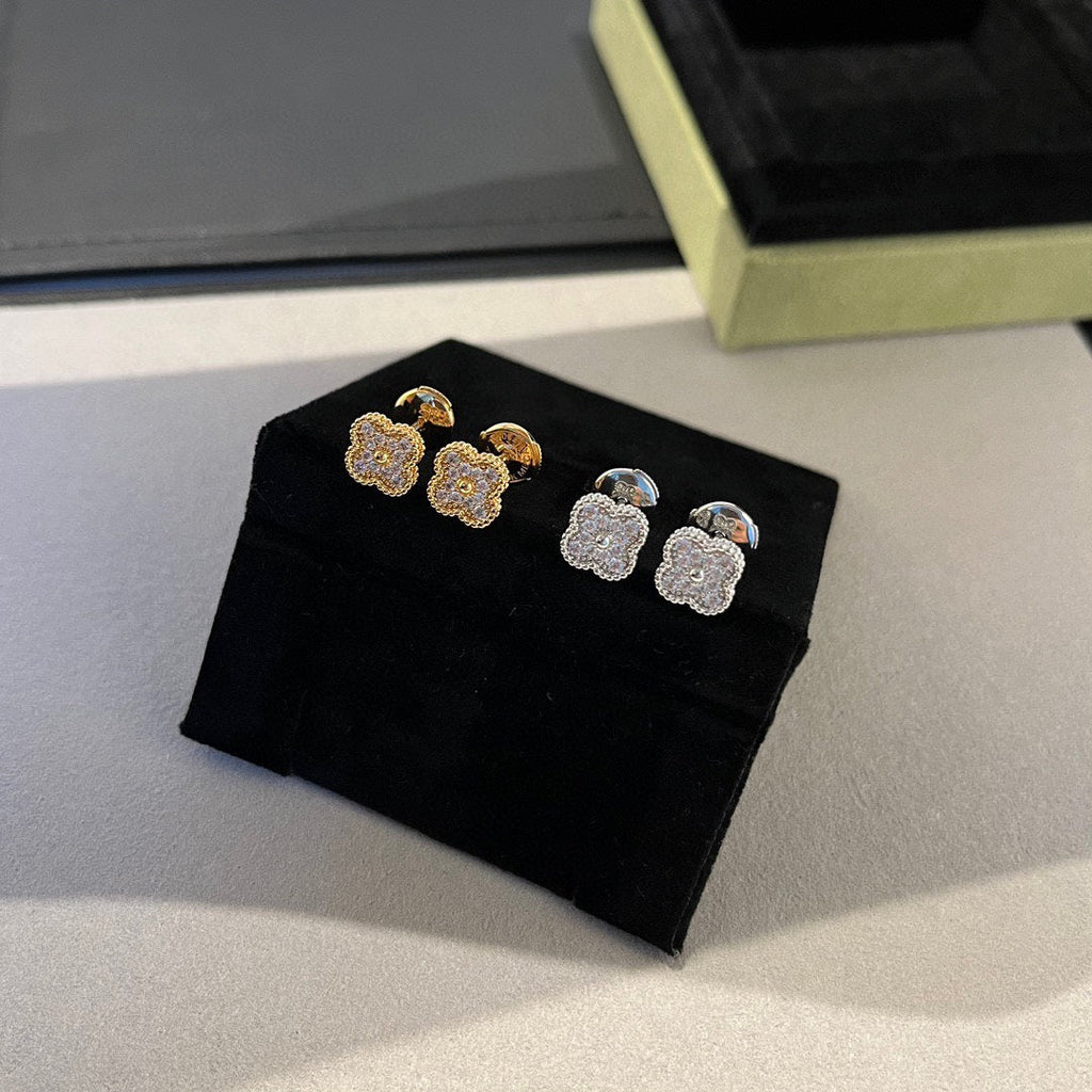 [Marin]CLOVER MINI DIAMOND STUD EARRINGS