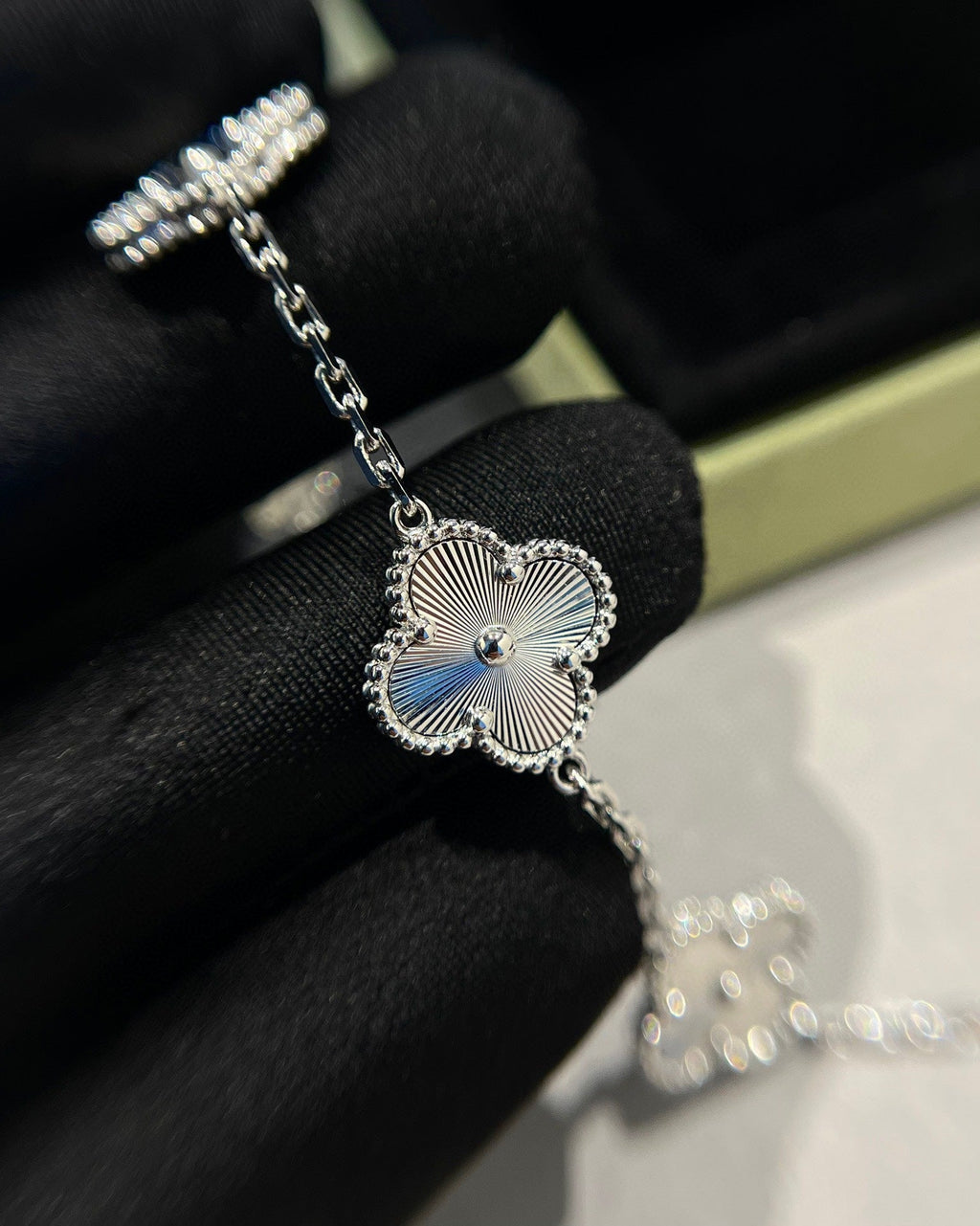 [⭐Shinejoy] CLOVER 5 MOTIF LASER BRACELET COLLECTION