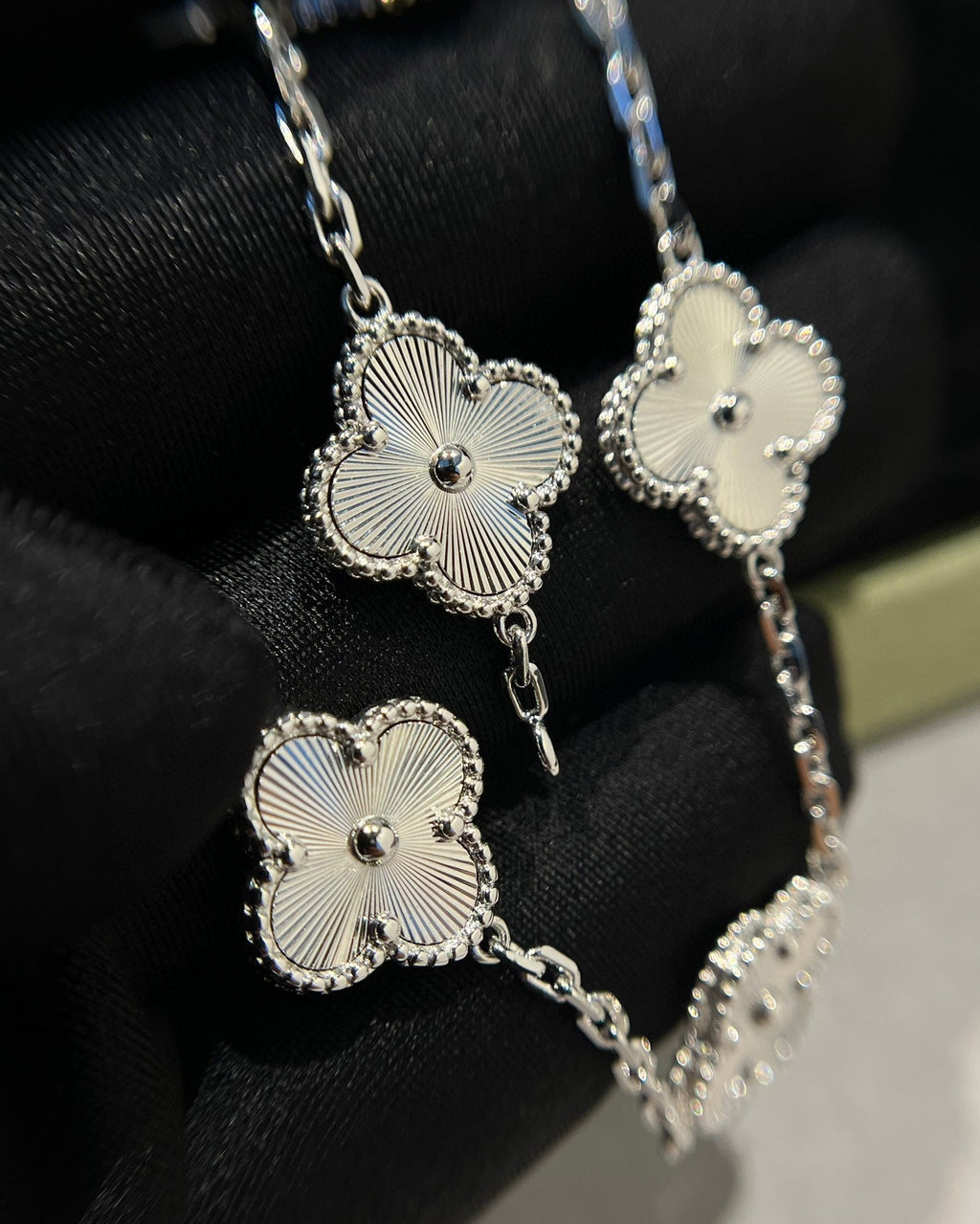 [⭐Shinejoy] CLOVER 5 MOTIF LASER BRACELET COLLECTION