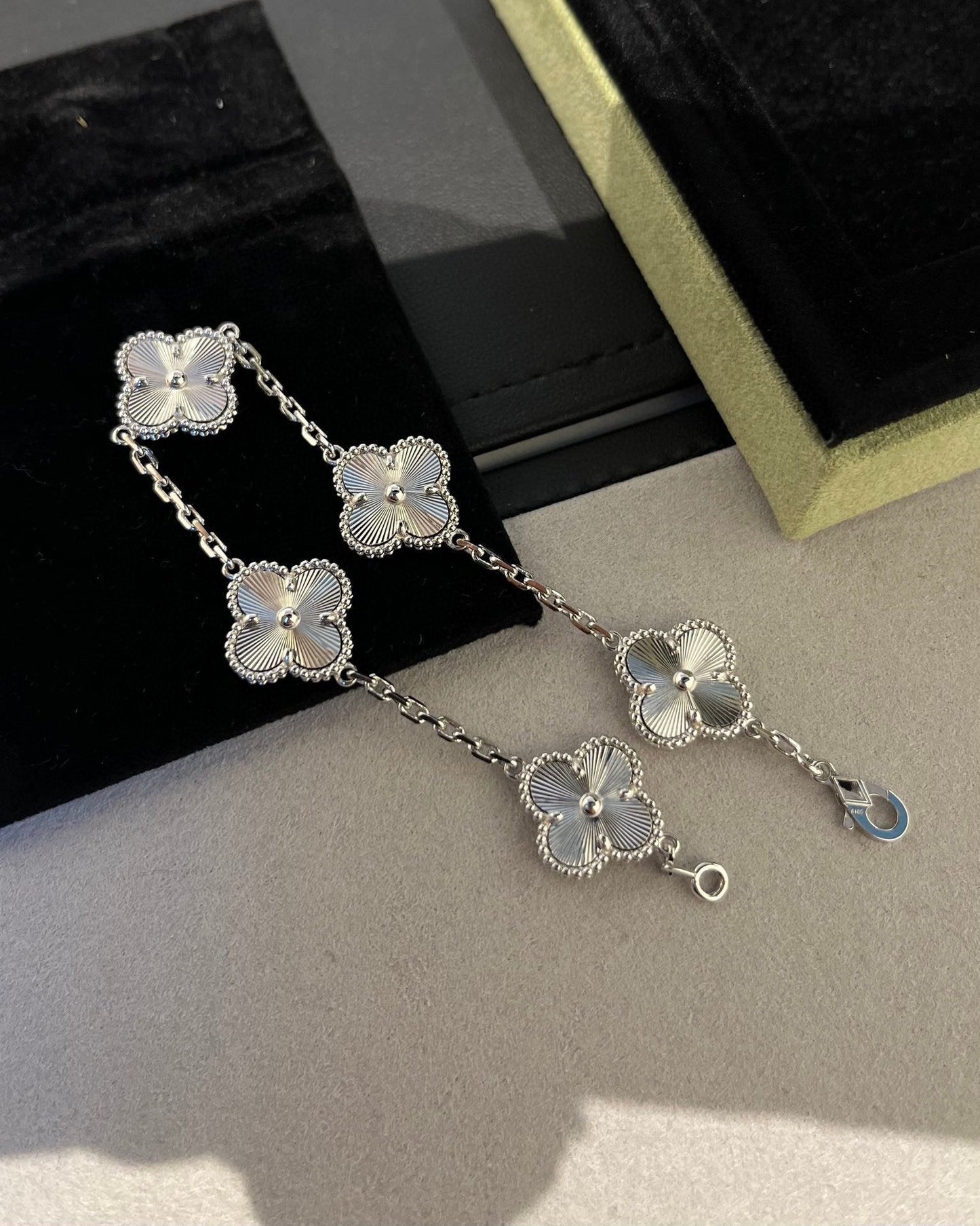 [Marin] CLOVER 5 MOTIF LASER BRACELET COLLECTION