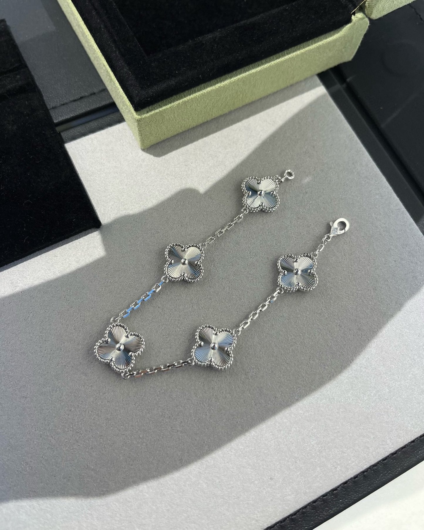 [Marin] CLOVER 5 MOTIF LASER BRACELET COLLECTION